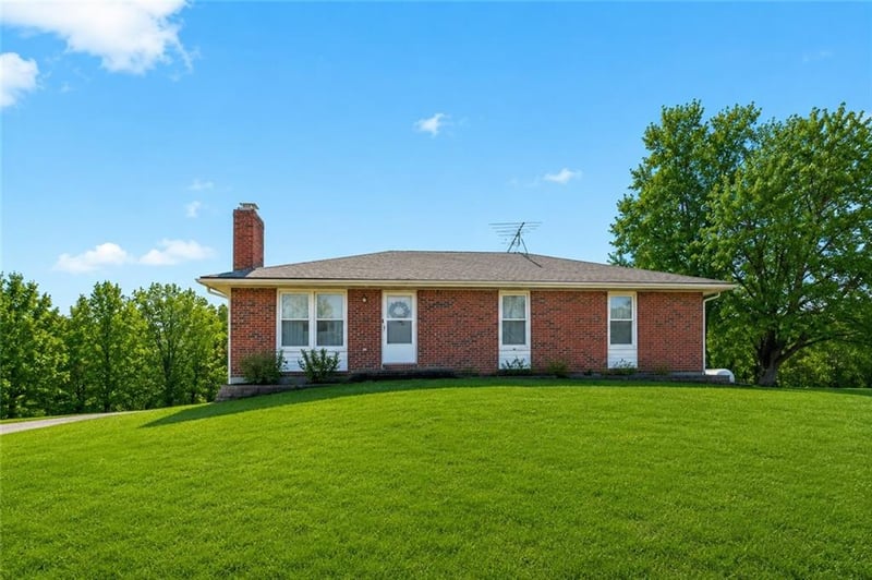 9007 Dry Dock Dr, Liberty, MO 64068