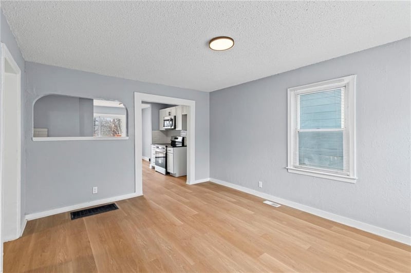 5752 College Ave, Kansas City, MO 64130