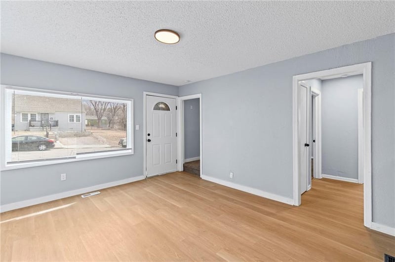 5752 College Ave, Kansas City, MO 64130