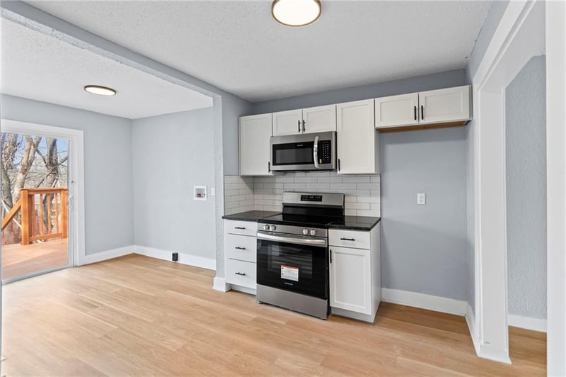 5752 College Ave, Kansas City, MO 64130