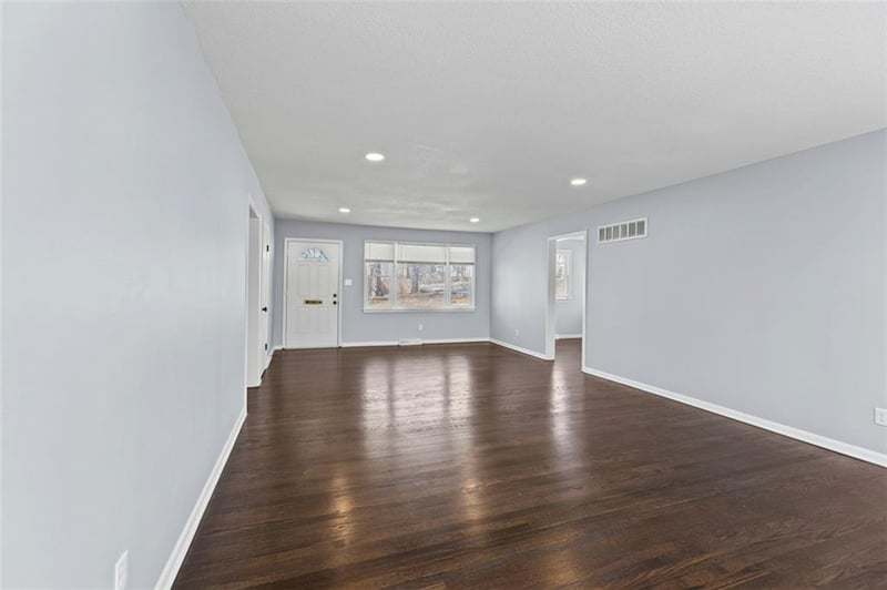 8401 Wayne Ave, Kansas City, MO 64131