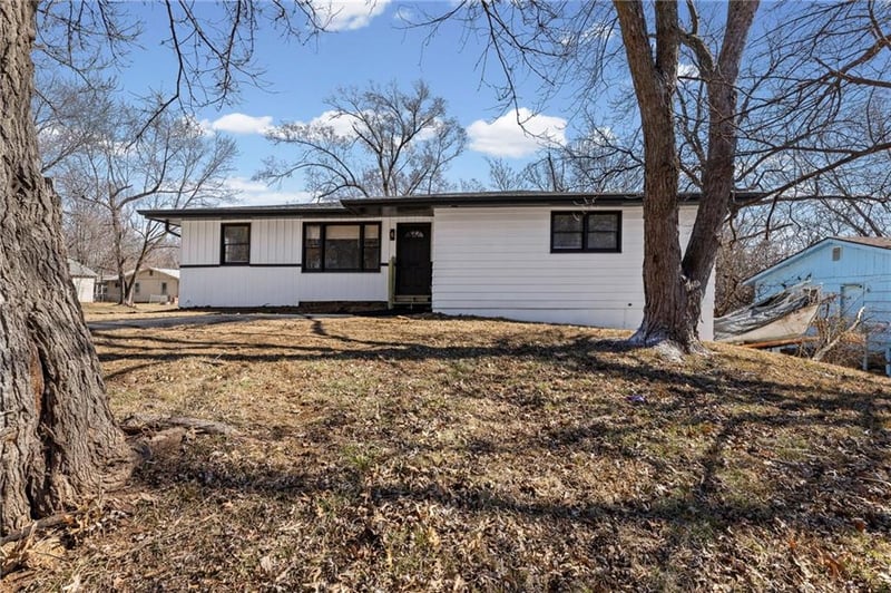 8401 Wayne Ave, Kansas City, MO 64131