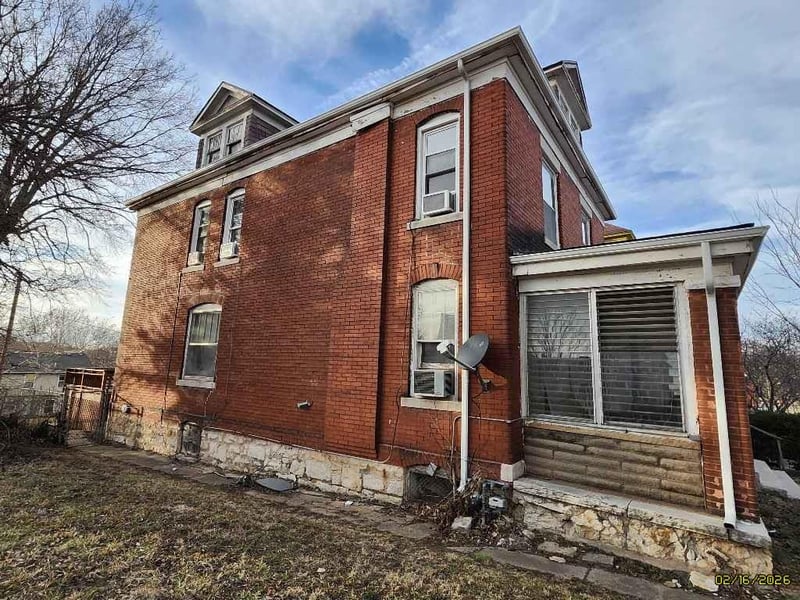 1010 Brooklyn Ave, Kansas City, MO 64127