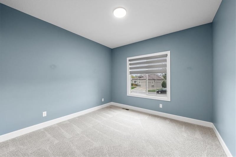 2110 Ashurst Dr, Lee's Summit, MO 64081