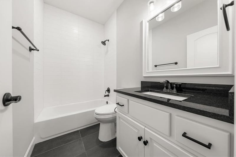 2110 Ashurst Dr, Lee's Summit, MO 64081
