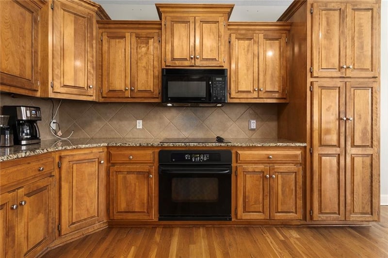 9409 Laurel Ave, Kansas City, MO 64157