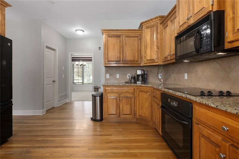 9409 Laurel Ave, Kansas City, MO 64157