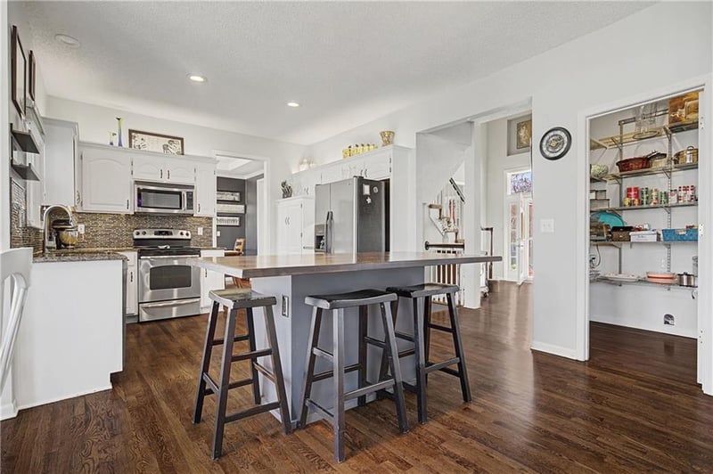 5604 152nd Pl, Overland Park, KS 66223