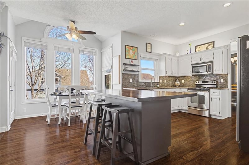 5604 152nd Pl, Overland Park, KS 66223