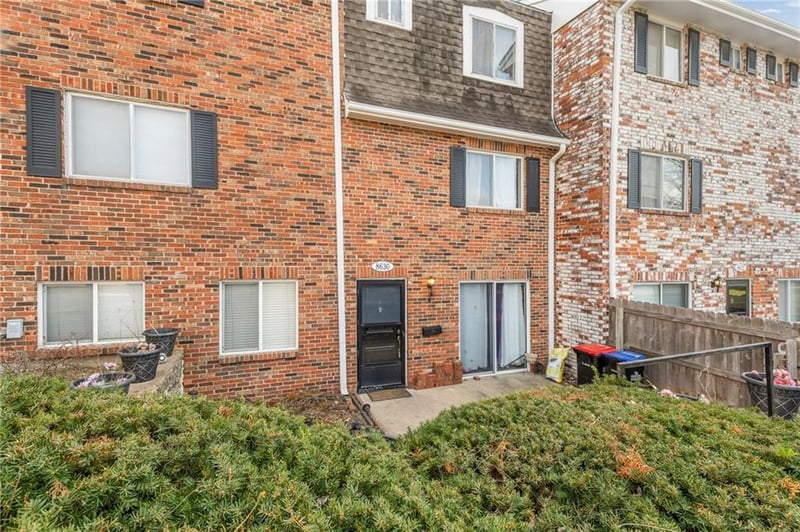 8630 85th St, Overland Park, KS 66212