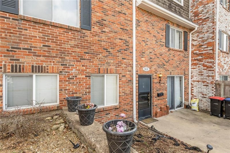 8630 85th St, Overland Park, KS 66212