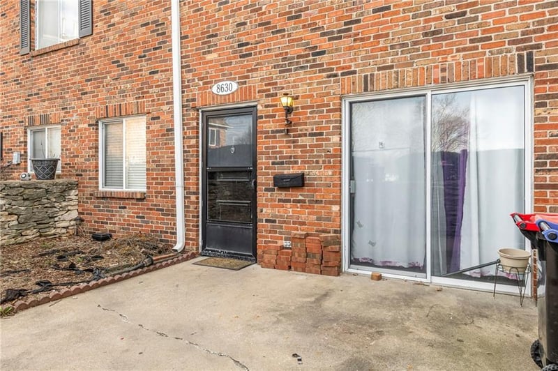 8630 85th St, Overland Park, KS 66212