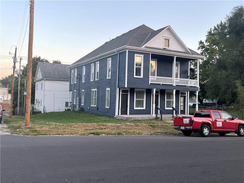 1621 Savannah Ave, St Joseph, MO 64505