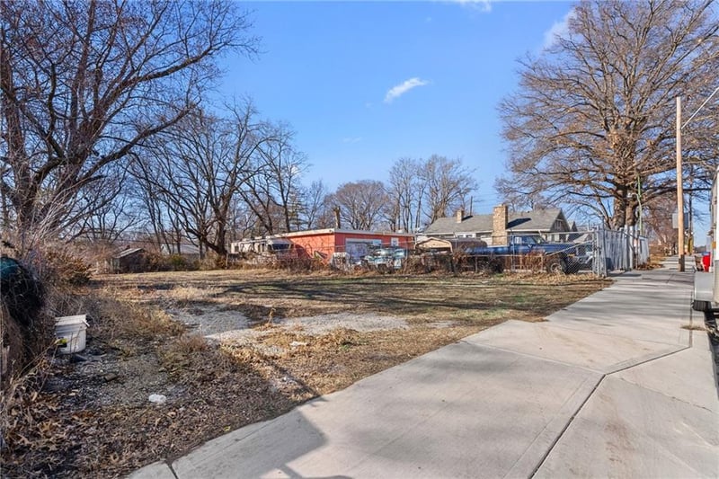 8122 Paseo Blvd, Kansas City, MO 64131