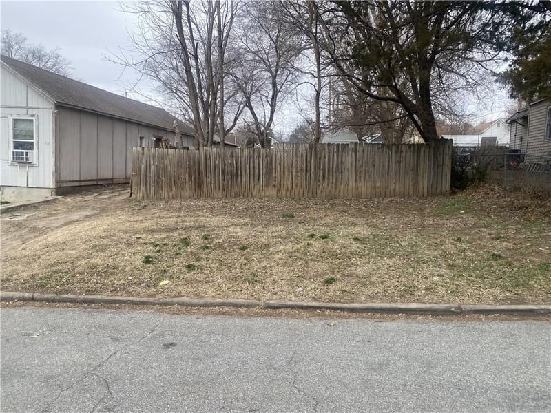 812 Kickapoo St, Leavenworth, KS 66048
