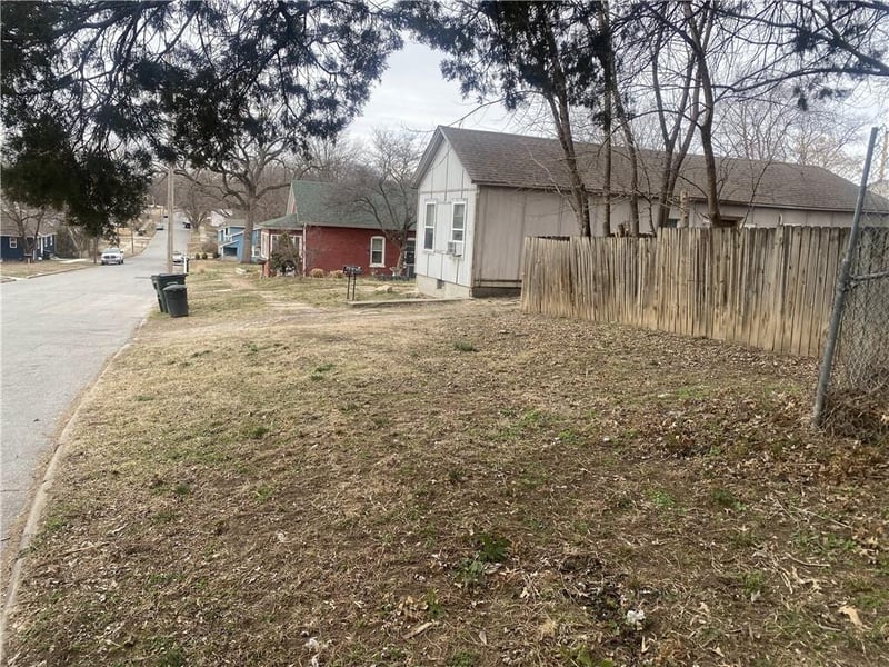 812 Kickapoo St, Leavenworth, KS 66048