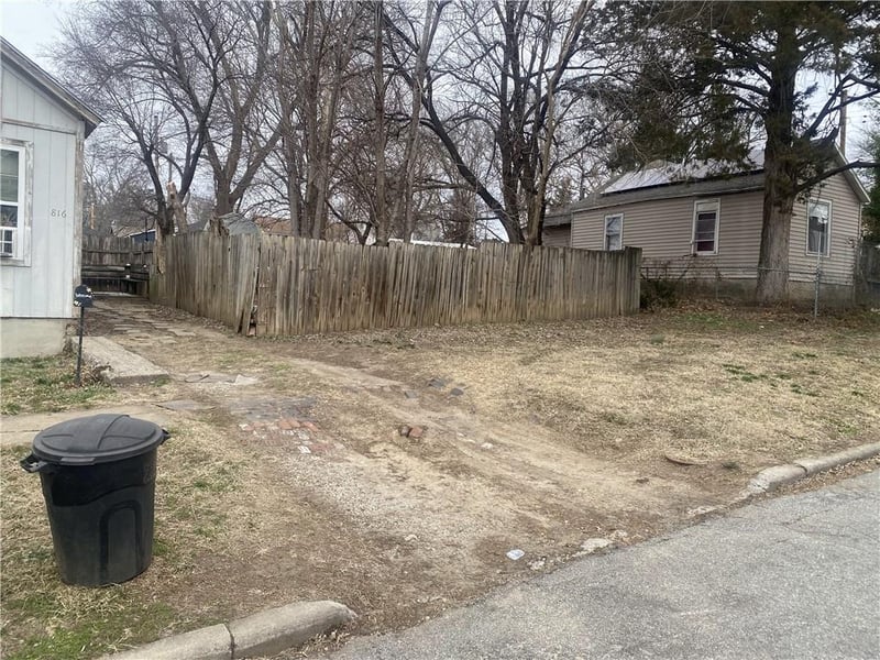 812 Kickapoo St, Leavenworth, KS 66048