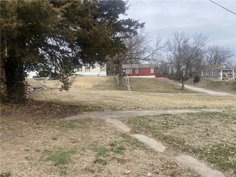 854 Sherman St, Leavenworth, KS 66048