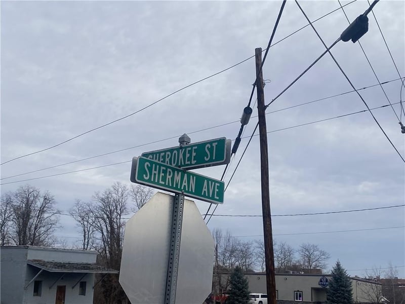 854 Sherman St, Leavenworth, KS 66048