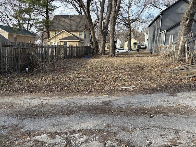 317 Pottawatomie St, Leavenworth, KS 66048