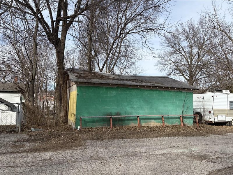 619 Oak St, Leavenworth, KS 66048