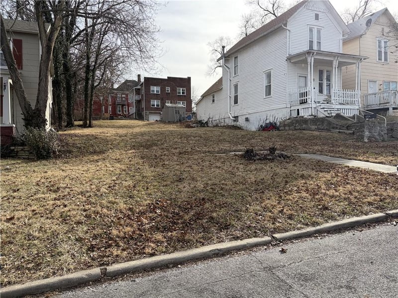625 Oak St, Leavenworth, KS 66048