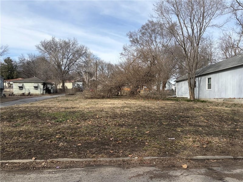 1028 Pottawatomie St, Leavenworth, KS 66048