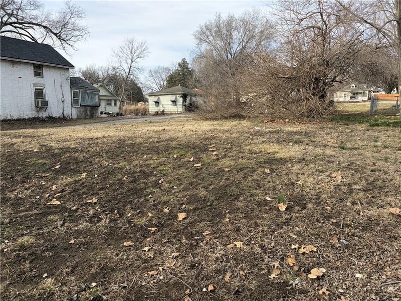 1028 Pottawatomie St, Leavenworth, KS 66048