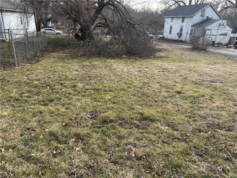 1028 Pottawatomie St, Leavenworth, KS 66048