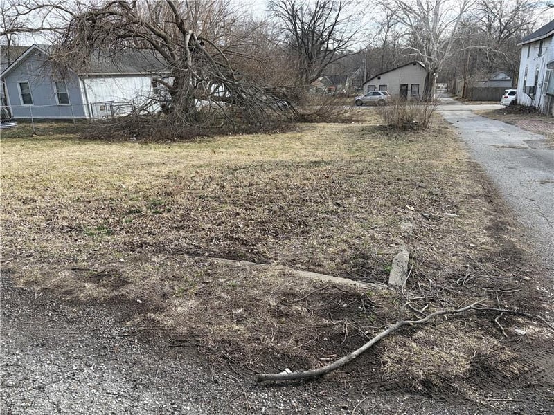 1028 Pottawatomie St, Leavenworth, KS 66048