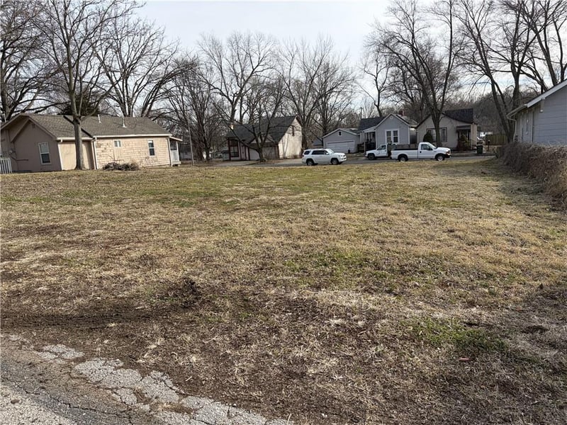 826 Osage St, Leavenworth, KS 66048