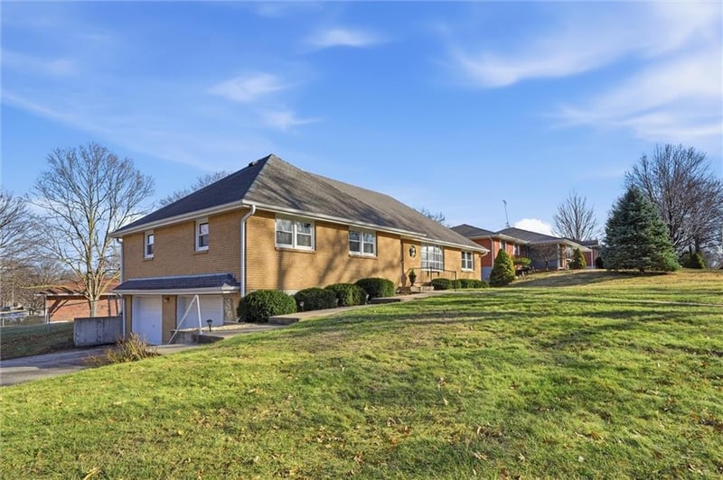 7715 Lydia Ave, Kansas City, MO 64118