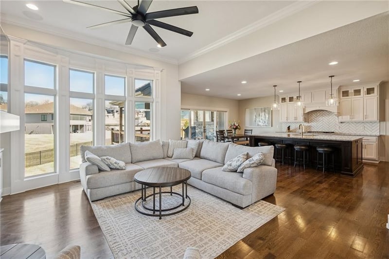 2500 NW Riverview Dr, Riverside, MO 64150