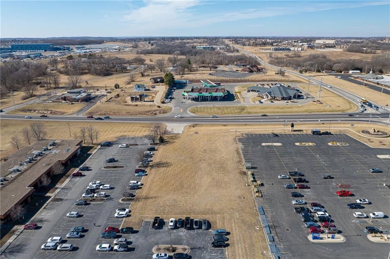 1305 Riverside Rd, St Joseph, MO 64507