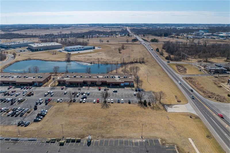 1305 Riverside Rd, St Joseph, MO 64507