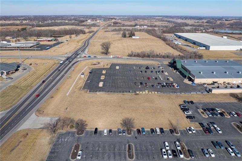 1305 Riverside Rd, St Joseph, MO 64507