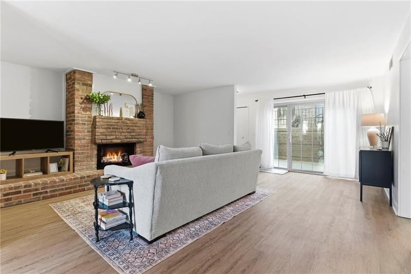 4056 Warwick Blvd #7, Kansas City, MO 64111