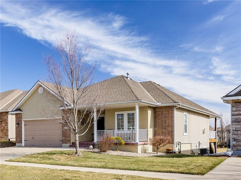 4729 Soldier Dr, Lee's Summit, MO 64082