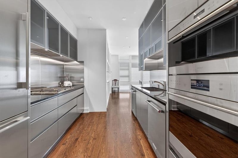 4950 Central St #405, Kansas City, MO 64112