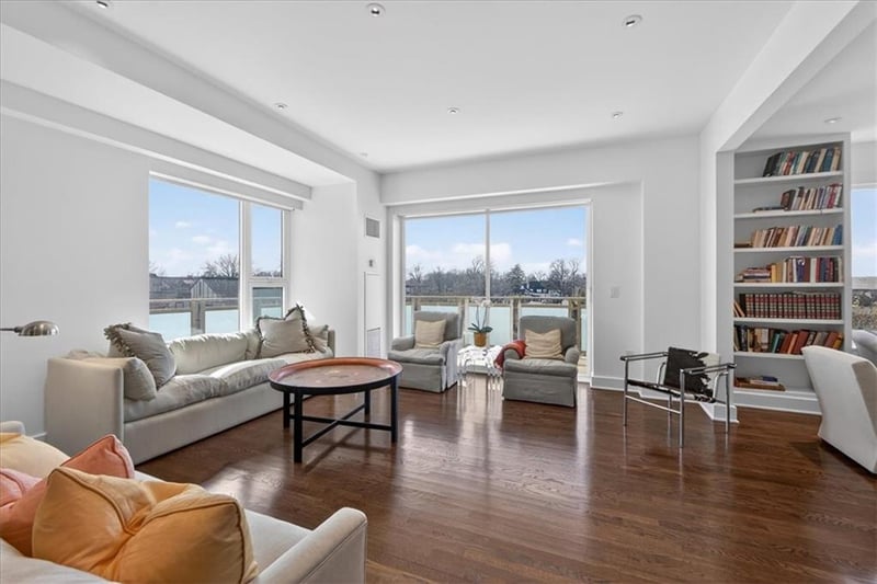 4950 Central St #405, Kansas City, MO 64112