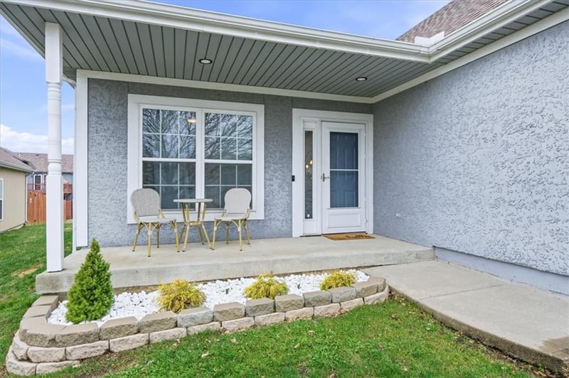 12220 Pomona Ln, Kansas City, MO 64163