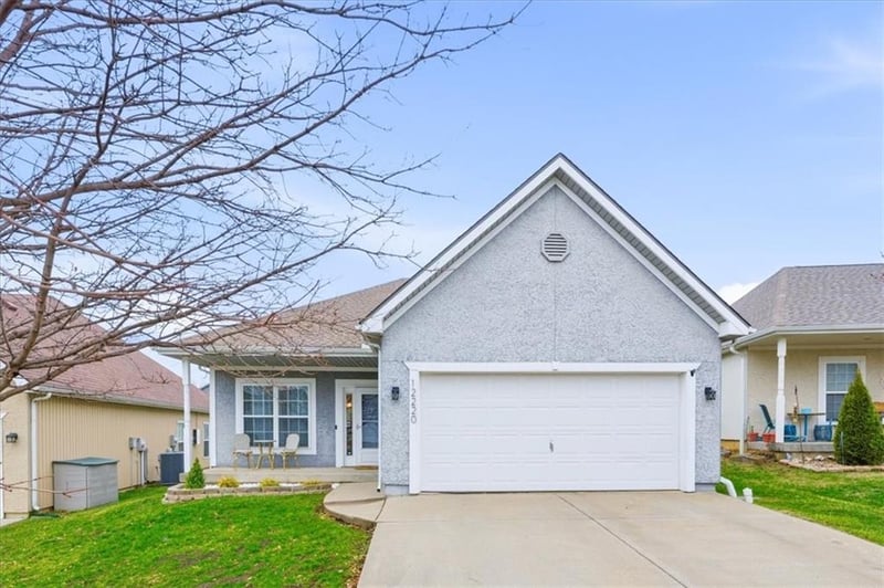 12220 Pomona Ln, Kansas City, MO 64163
