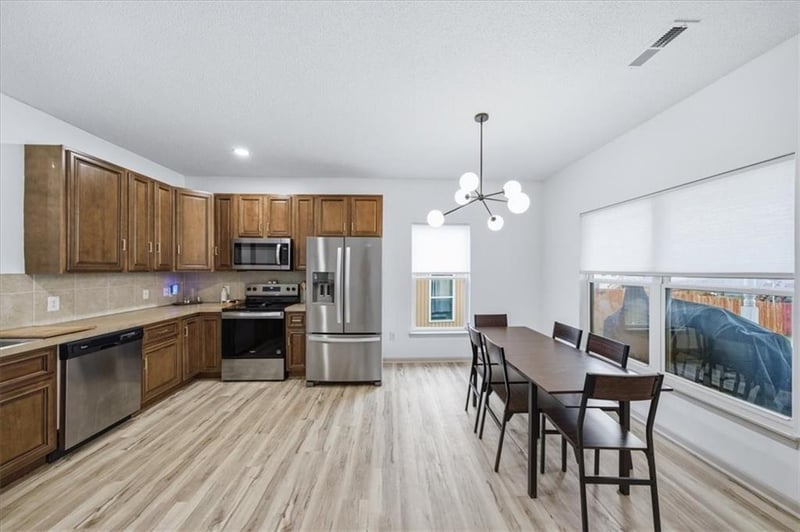 12220 Pomona Ln, Kansas City, MO 64163