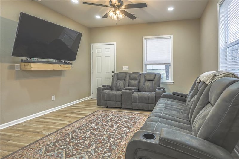 401 Darneal Ave, Richmond, MO 64085