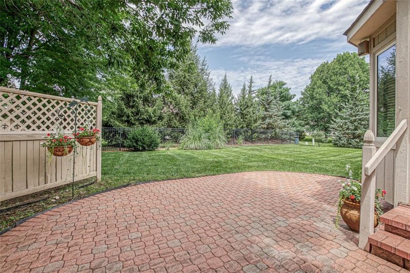 2704 W 137 Pl, Leawood, KS 66224