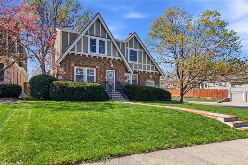 1295 W 72nd Ter, Kansas City, MO 64114