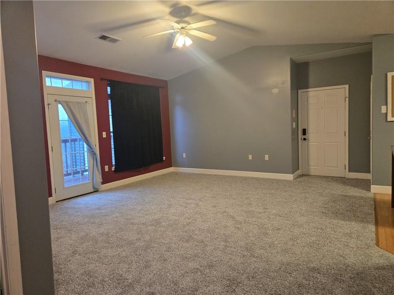 17201 32nd St #9, Independence, MO 64055