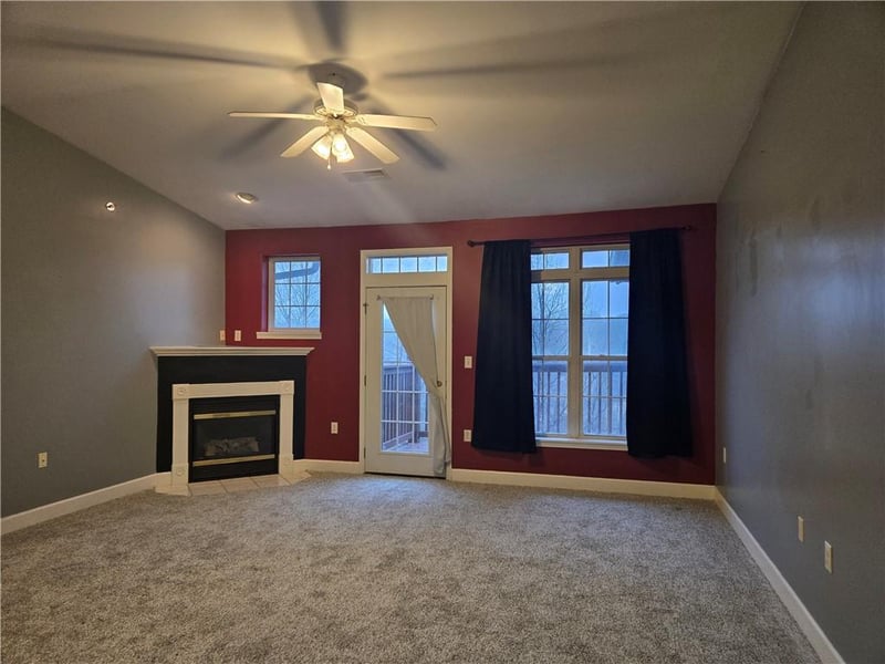 17201 32nd St #9, Independence, MO 64055
