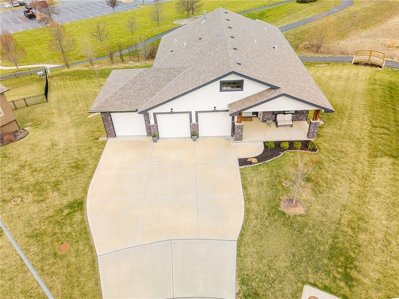 1100 NE Goshen Ct, Lee's Summit, MO 64064
