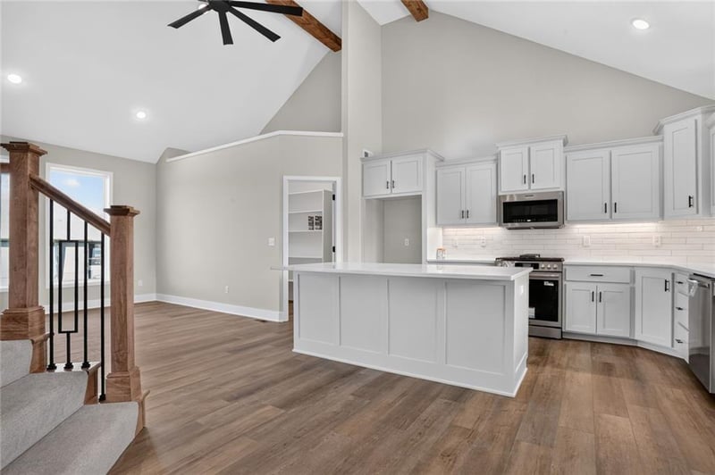 7045 Yulich Ct, Parkville, MO 64152